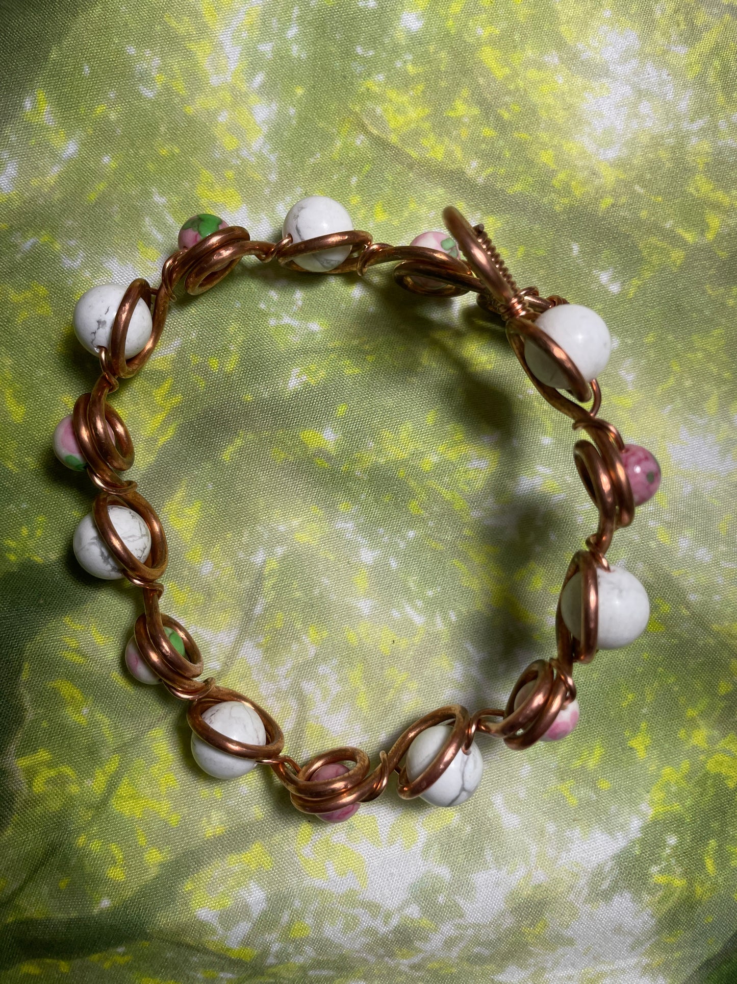 Howlite/Green-Pink Rainflower Bead Bracelet